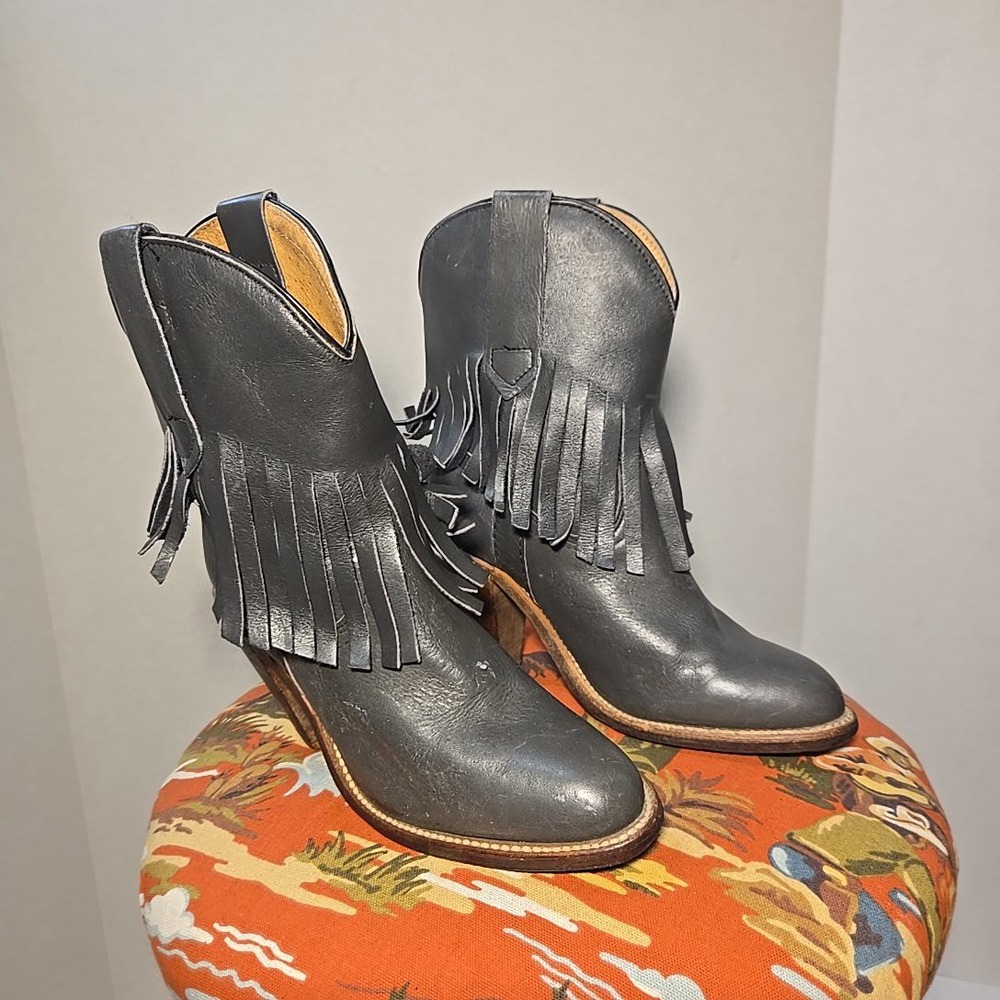 VTG Frye‎ 5B Grey Leather Fringe Western Block Heel Boot Y2K Cowgirl Ankle Retro